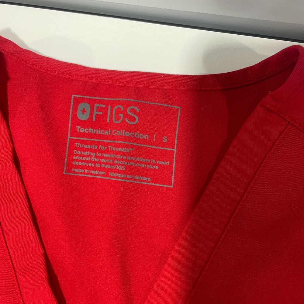 Red fig scrubs size small